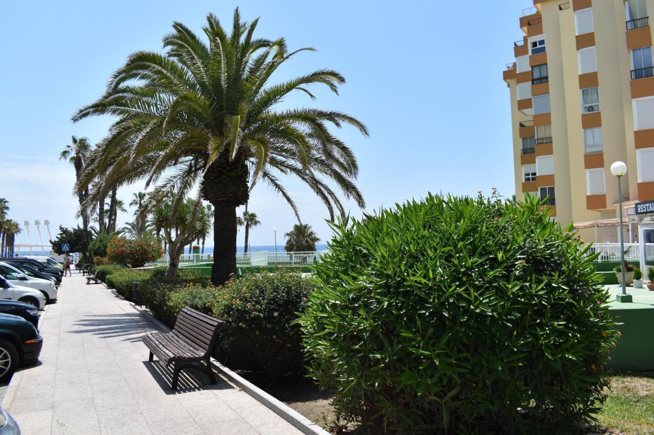 Fantastic Studio - Beachfront Appartement Torrox Buitenkant foto