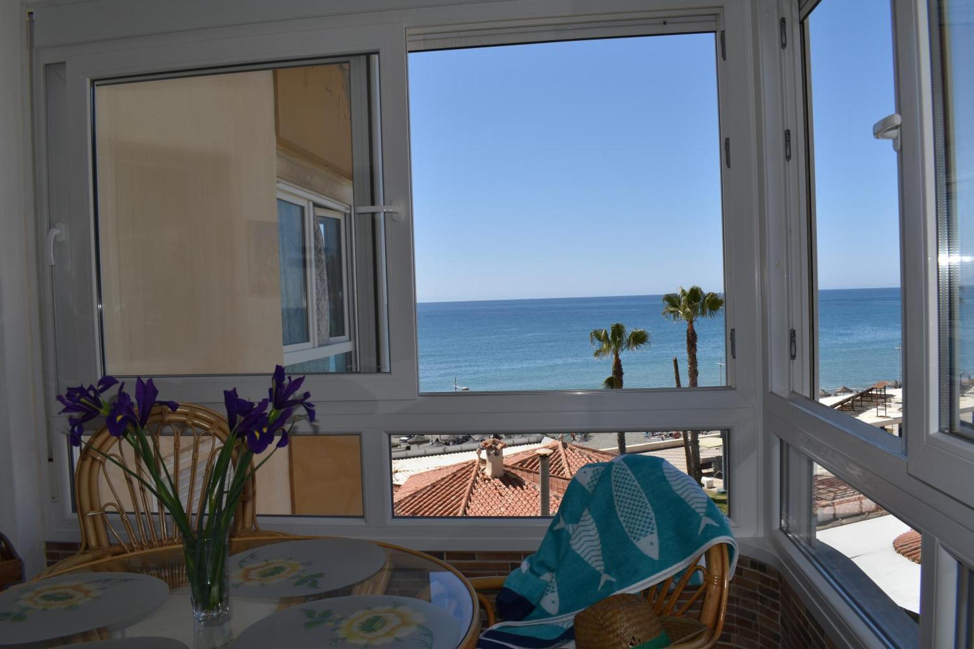 Fantastic Studio - Beachfront Appartement Torrox Buitenkant foto