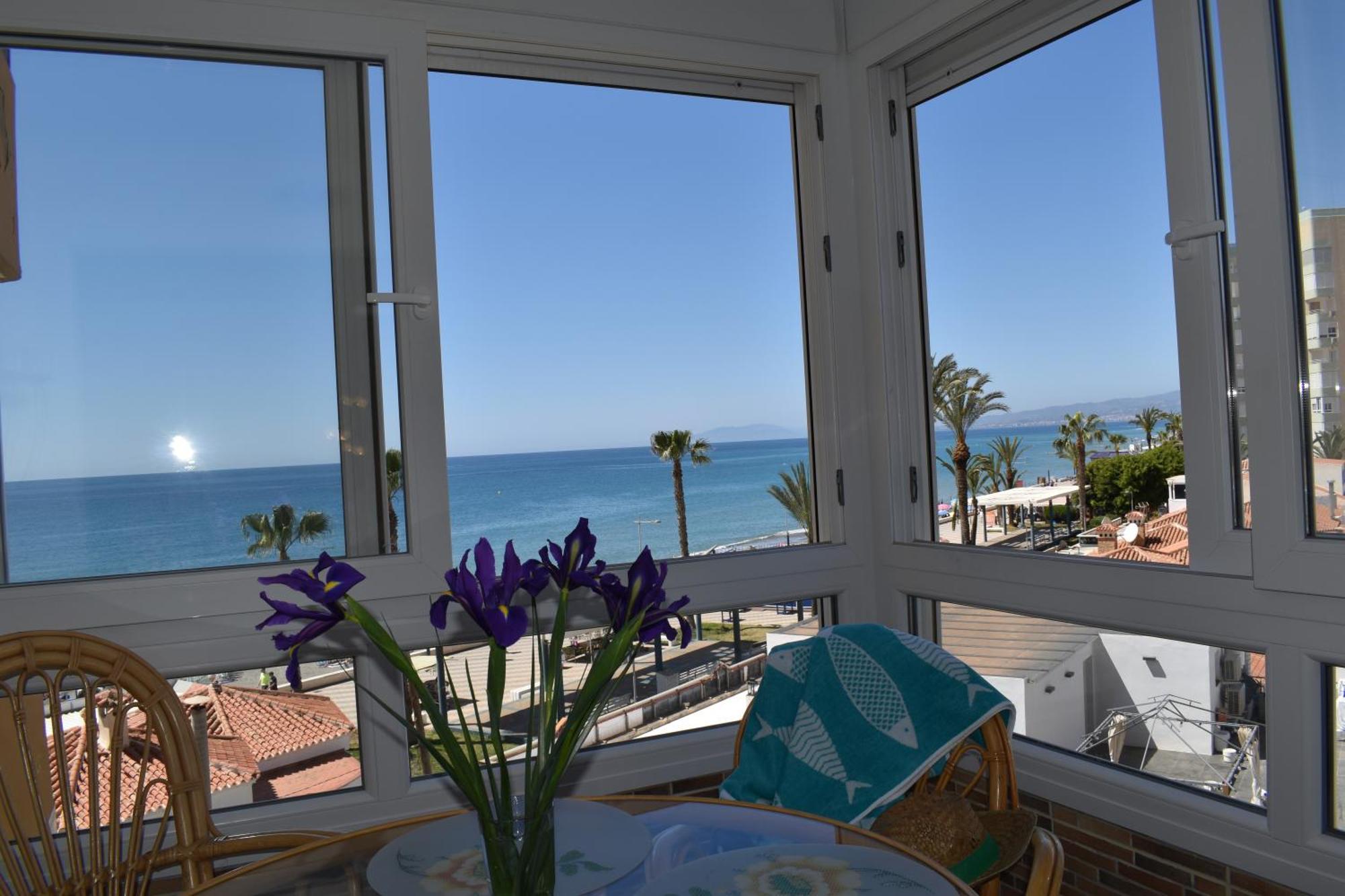 Fantastic Studio - Beachfront Appartement Torrox Buitenkant foto