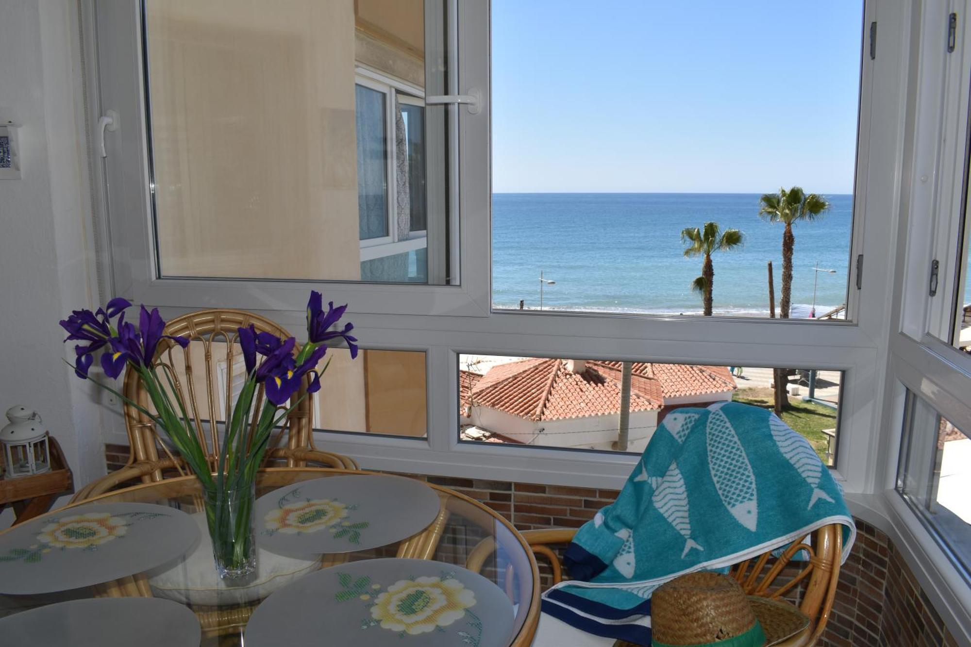 Fantastic Studio - Beachfront Appartement Torrox Buitenkant foto