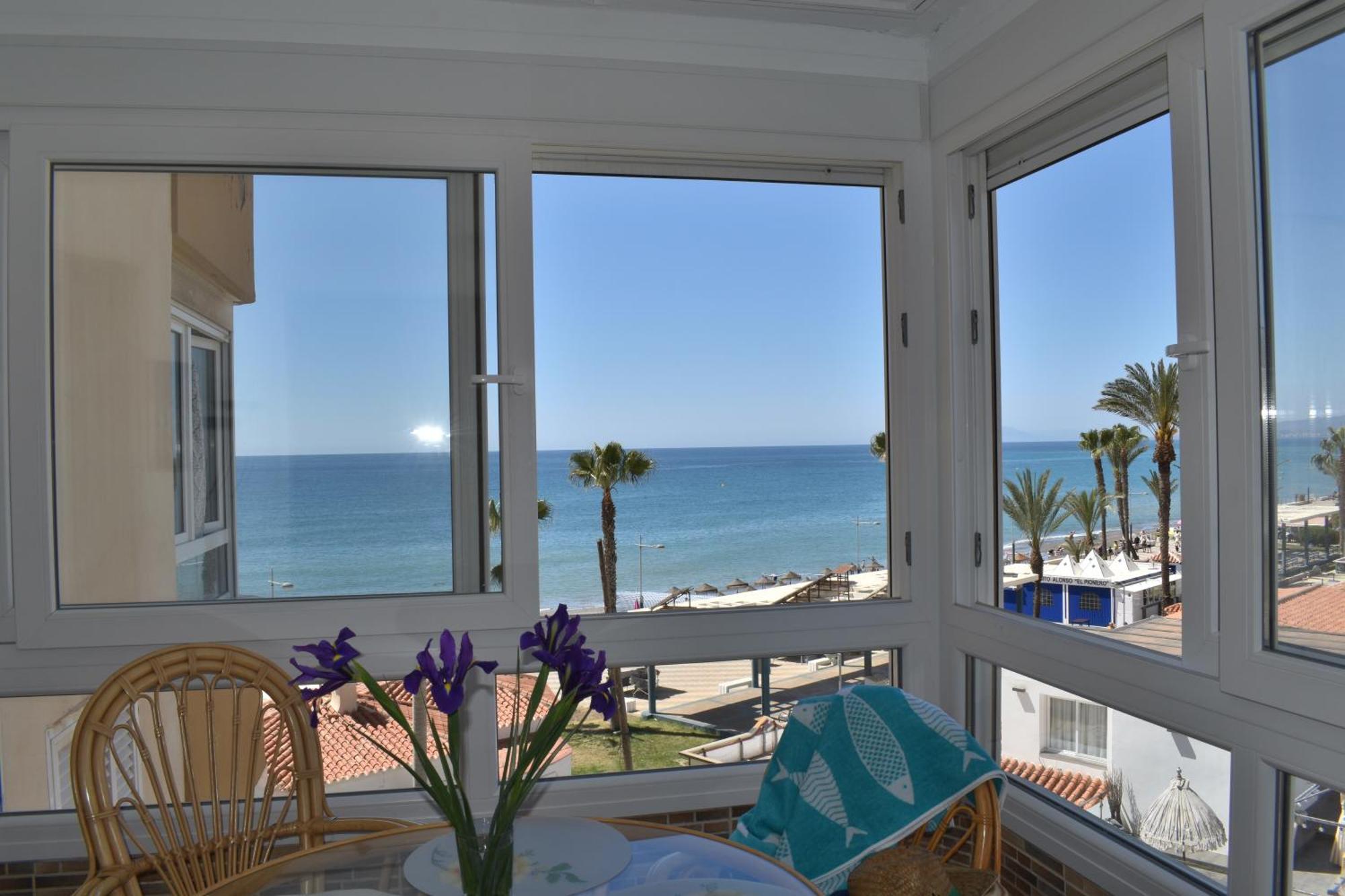 Fantastic Studio - Beachfront Appartement Torrox Buitenkant foto